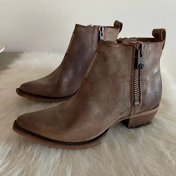 FRYE Women's Chocolate Genuine Leather Ankle Booties - Picture 3 of 11